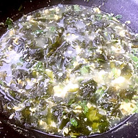 Illustration of how to make wakame egg drop soup 11