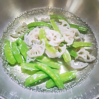 #migrant worker's healthy meal#How to make sausage, lotus root slices and snow peas Illustration 4