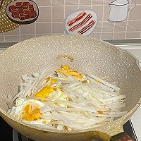 Illustration 4 of how to make fried egg white radish soup that is very suitable for babies to drink in autumn 4 