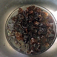 Crisp and delicious snacks^Illustration of how to make cold black fungus 4