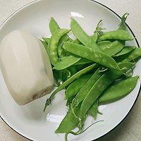 #migrant worker's healthy meal#How to make sausage, lotus root slices and snow peas Illustration 2