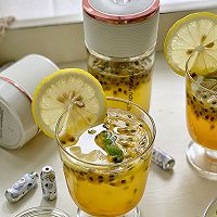 Illustration of how to make passion fruit lemon sparkling water that makes summer full of energy 12