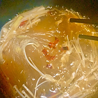 A refreshing midnight snack for lazy people! Fat beef vermicelli in sour soup with enoki mushrooms! Illustration of how to do it 5