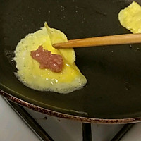 Illustration of how to make good-looking hot pot egg dumplings in a pan 4