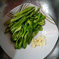 Illustration of how to stir-fry eggplant with green pepper 4