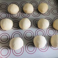 Illustration of how to make black pepper cheese sausage breakfast buns 5