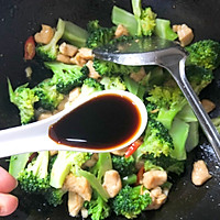 #肉eater Alliance#Illustration of how to make stir-fried chicken breast with broccoli 11