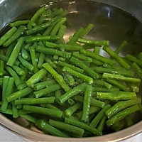 #primary and middle school students nutritious meal#Vegetarian fried cowpea recipe illustration 4 