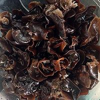 Crisp and delicious snacks^Illustration of how to make cold black fungus 6