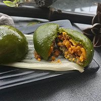 Meat floss and egg yolk green dumplings - Illustration of how to eat dumplings during Qingming cold food 9 