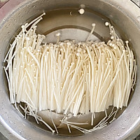 #白valentine's day limited delicious#Dry spring, eat more garlic Illustration of how to make steamed enoki mushrooms with puree 3