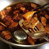 A must-eat hard dish in winter#Braised Pork Stewed with Dried Beans Illustration of how to make leather rolls 12