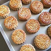 [Savory Cantonese Style Golden Legs and Five Nuts Mooncake] for five Illustration of how to correct the name of Ren moon cake 8