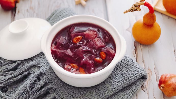 Purple sweet potato and white fungus soup