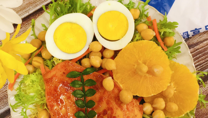 Orleans Qingyuan Chicken Steak Salad