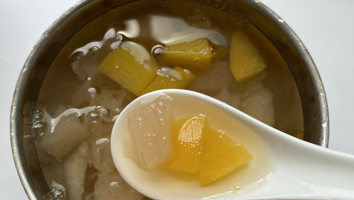 Yellow Peach, Snow Pear and Tremella Soup