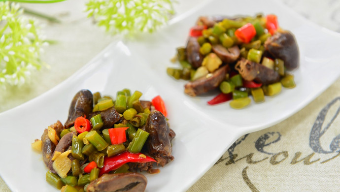 Stir-fried chicken with garlic and pickled beans