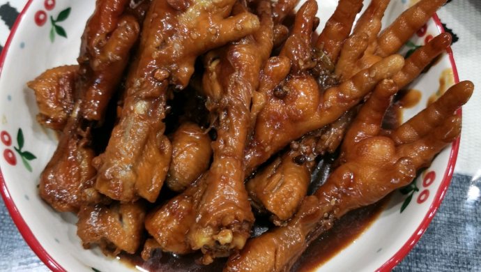 Spicy chicken feet for late night snack