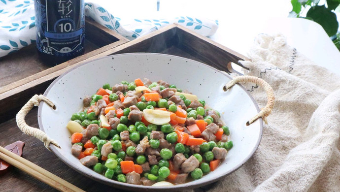 Home-style stir-fried beef cubes with peas