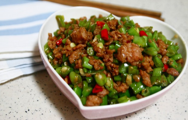 Fried beans with minced meat