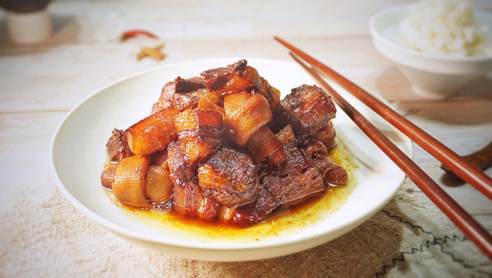 Braised pork and dried bean curd rolls