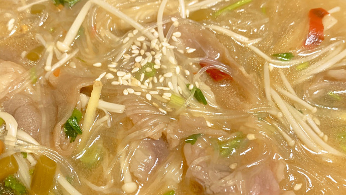 Fatty Beef Vermicelli and Enoki Mushroom in Sour Soup