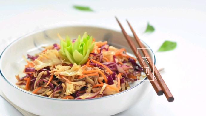 Shredded Chicken Mixed with Hydrangea Mushrooms