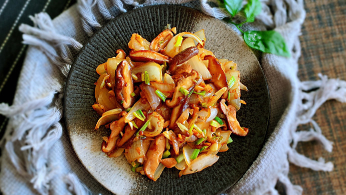 Fried mushrooms with onions