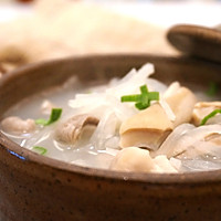 [Pork belly stewed with white radish] Clears the lungs and relieves coughs in spring. The soup is white and soft, with a delicious aftertaste. Illustration of how to do it 22