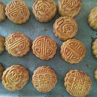 Illustration of how to make mooncakes with five kernel fillings 13