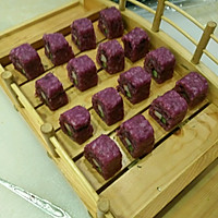 Illustration of how to make purple sweet potato sushi 10