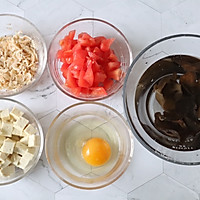 Stomach-warming calcium supplement soup for babies in autumn: tomato fungus and tofu soup Illustration of how to do it 2