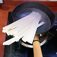 Illustration of how to make oily noodles for office workers' dinner 1