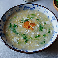 Illustration of how to make vegetable, salted egg and glutinous rice porridge 8