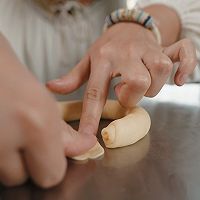 Illustration of how to make delicious sausage bread 26