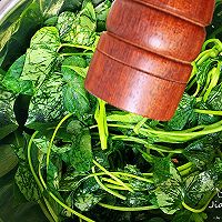 #520, delicious food stirs his heart! #summerslimmingcornmeal Illustration of how to make steamed sweet potato leaves 3