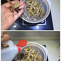 Illustration of how to cook dried bamboo shoots and pork ribs in a pot 5