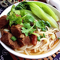 Illustration of how to make beef noodle soup 9