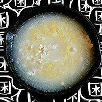 Illustration of how to make vegetable, salted egg and glutinous rice porridge 3