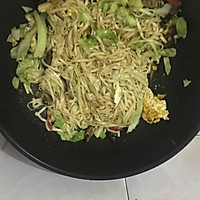 Illustration of how to make midnight snack fried noodles 7