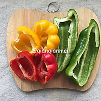 Illustration of how to stir-fry colored peppers to add bright colors to spring 2