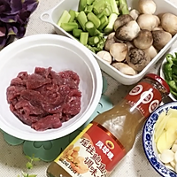 Cantonese Cuisine: Illustration of Stir-fried Beef with Straw Mushroom and Abalone Sauce 1