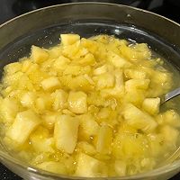 Illustration of how to make sweet and sour pineapple rice 4