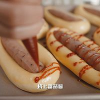 Illustration of how to make delicious sausage bread 32