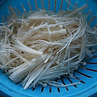 Illustration of how to cook vegetarian enoki mushrooms 1