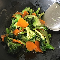 Illustration of how to cook broccoli with garlic and oyster sauce 8