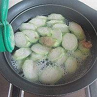 Illustration of how to make shrimp, seaweed and loofah soup 5