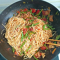 Illustration of how to make steamed noodles with beans and tomatoes 9