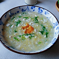 Illustration of how to make vegetable, salted egg and glutinous rice porridge 5