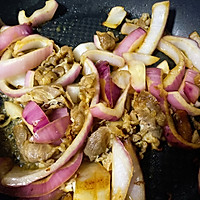 Illustration of how to make stir-fried mutton rolls with onions 8